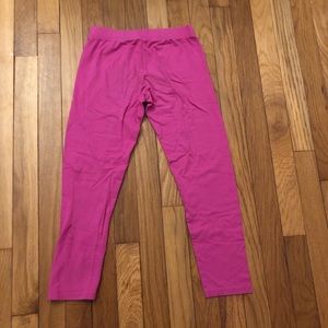 Dark pink capri pants for girls.